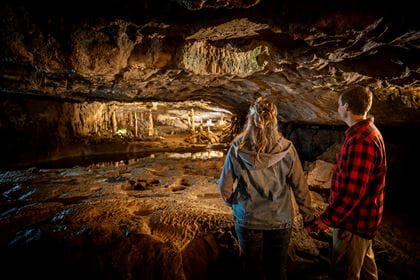 Pärchen in den St. Beatushöhlen Pärchen in den St. Beatushöhlen