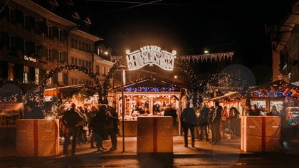 Berner Weihnachstmärkte Weihnachtsmarkt auf dem Waisenhausplatz Bern