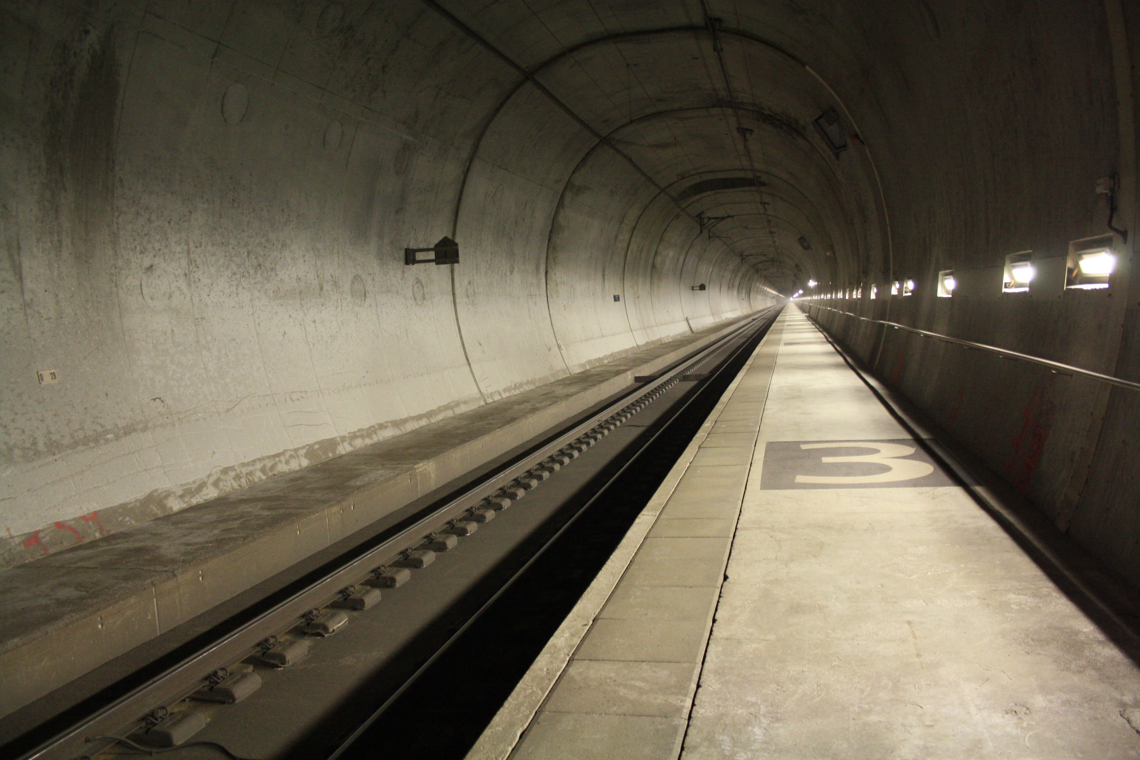 Führung durch den Lötschberg Basistunnel Ausflüge